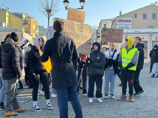 Chełm. Protest przeciw zmianom w chełmskiej oświacie [GALERIA ZDJĘĆ]