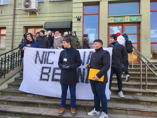 Chełm. Protest przeciw zmianom w chełmskiej oświacie [GALERIA ZDJĘĆ]