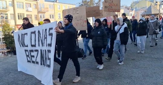 Chełm. Protest przeciw zmianom w chełmskiej oświacie [GALERIA ZDJĘĆ]