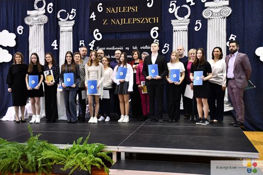 Krasnystaw. Zdolni i utalentowani dostali stypendia od burmistrza [GALERIA ZDJĘĆ]