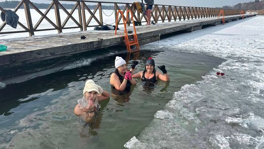 Okuninka. Włodawskim morsom też zawsze gorąco [GALERIA ZDJĘĆ]