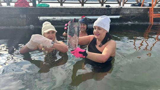 Okuninka. Włodawskim morsom też zawsze gorąco [GALERIA ZDJĘĆ]