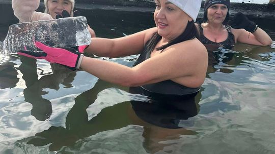 Okuninka. Włodawskim morsom też zawsze gorąco [GALERIA ZDJĘĆ]