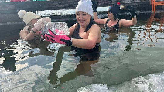 Okuninka. Włodawskim morsom też zawsze gorąco [GALERIA ZDJĘĆ]