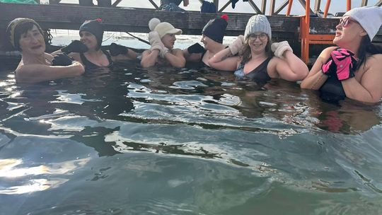 Okuninka. Włodawskim morsom też zawsze gorąco [GALERIA ZDJĘĆ]