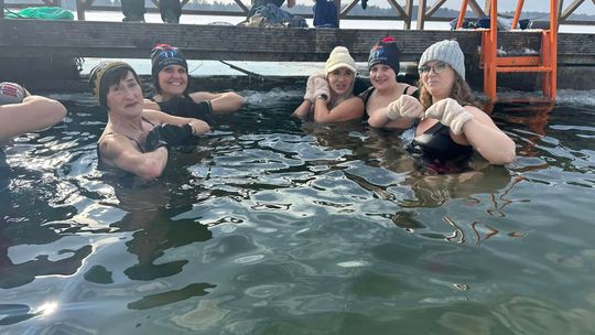 Okuninka. Włodawskim morsom też zawsze gorąco [GALERIA ZDJĘĆ]