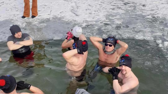 Okuninka. Włodawskim morsom też zawsze gorąco [GALERIA ZDJĘĆ]