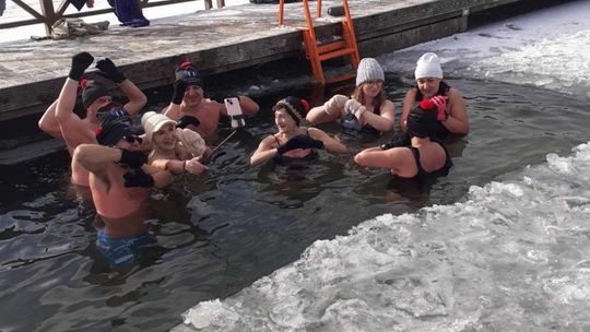 Okuninka. Włodawskim morsom też zawsze gorąco [GALERIA ZDJĘĆ]