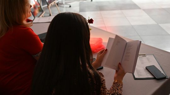Gm. Rejowiec Fabryczny. Literacki wieczór w GOK – promocja tomiku poezji Urszuli Katarzyny Bydlińskiej [GALERIA ZDJĘĆ]