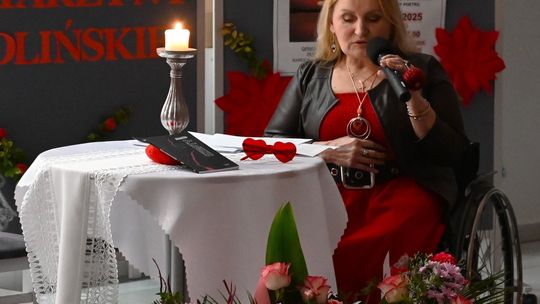 Gm. Rejowiec Fabryczny. Literacki wieczór w GOK – promocja tomiku poezji Urszuli Katarzyny Bydlińskiej [GALERIA ZDJĘĆ]
