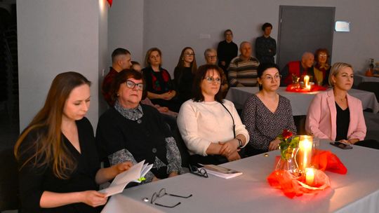 Gm. Rejowiec Fabryczny. Literacki wieczór w GOK – promocja tomiku poezji Urszuli Katarzyny Bydlińskiej [GALERIA ZDJĘĆ]