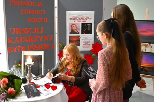 Gm. Rejowiec Fabryczny. Literacki wieczór w GOK – promocja tomiku poezji Urszuli Katarzyny Bydlińskiej [GALERIA ZDJĘĆ]
