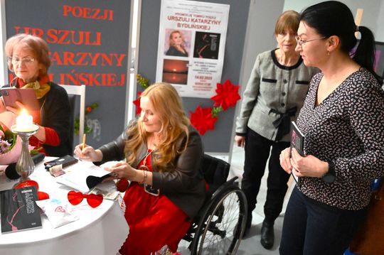 Gm. Rejowiec Fabryczny. Literacki wieczór w GOK – promocja tomiku poezji Urszuli Katarzyny Bydlińskiej [GALERIA ZDJĘĆ]