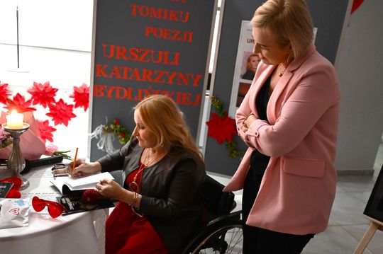Gm. Rejowiec Fabryczny. Literacki wieczór w GOK – promocja tomiku poezji Urszuli Katarzyny Bydlińskiej [GALERIA ZDJĘĆ]