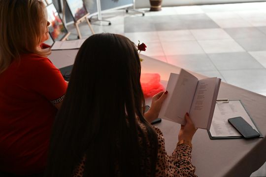 Gm. Rejowiec Fabryczny. Literacki wieczór w GOK – promocja tomiku poezji Urszuli Katarzyny Bydlińskiej [GALERIA ZDJĘĆ]