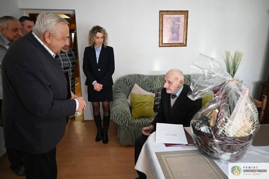 Setne urodziny pana Bolesława. Wyjątkowy jubileusz mieszkańca gminy Żółkiewka [ZDJĘCIA]