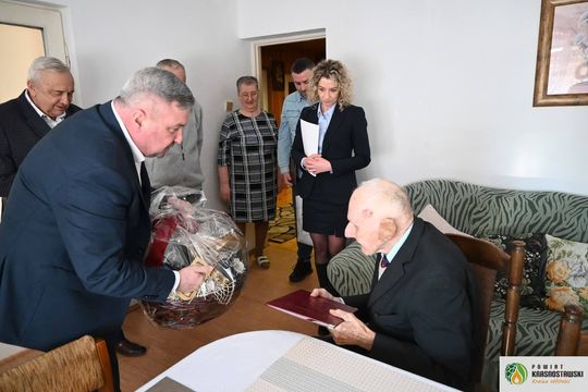 Setne urodziny pana Bolesława. Wyjątkowy jubileusz mieszkańca gminy Żółkiewka [ZDJĘCIA]