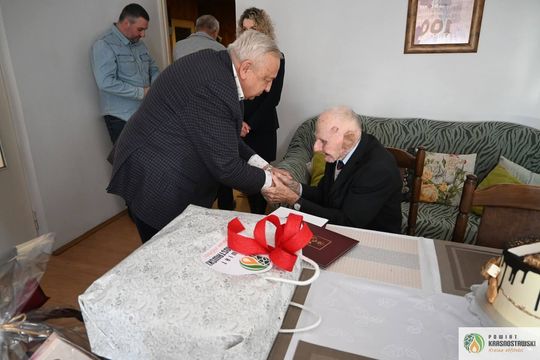 Setne urodziny pana Bolesława. Wyjątkowy jubileusz mieszkańca gminy Żółkiewka [ZDJĘCIA]