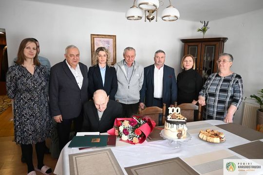 Setne urodziny pana Bolesława. Wyjątkowy jubileusz mieszkańca gminy Żółkiewka [ZDJĘCIA]