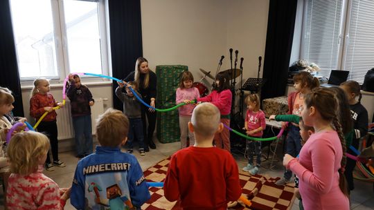 Gm. Leśniowice. Wesołe ferie w SOK. Była nawet dogoterapia [GALERIA ZDJĘĆ]