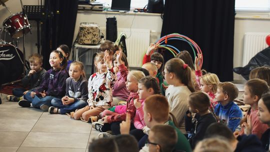 Gm. Leśniowice. Wesołe ferie w SOK. Była nawet dogoterapia [GALERIA ZDJĘĆ]