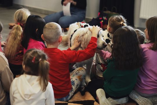 Gm. Leśniowice. Wesołe ferie w SOK. Była nawet dogoterapia [GALERIA ZDJĘĆ]