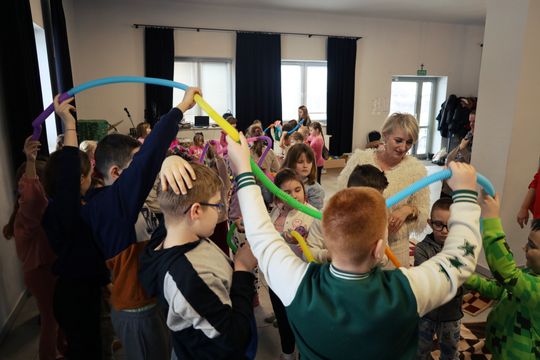 Gm. Leśniowice. Wesołe ferie w SOK. Była nawet dogoterapia [GALERIA ZDJĘĆ]