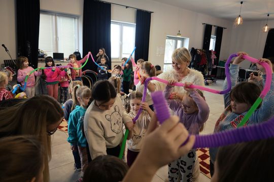 Gm. Leśniowice. Wesołe ferie w SOK. Była nawet dogoterapia [GALERIA ZDJĘĆ]