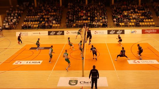 Przerwali passę lidera. Niepokonany dotąd ChKS Chełm uległ KKS-owi Mickiewicz Kluczbork [ZDJĘCIA]