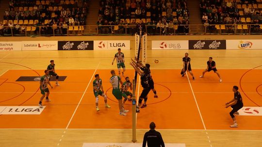 Przerwali passę lidera. Niepokonany dotąd ChKS Chełm uległ KKS-owi Mickiewicz Kluczbork [ZDJĘCIA]