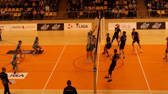 Przerwali passę lidera. Niepokonany dotąd ChKS Chełm uległ KKS-owi Mickiewicz Kluczbork [ZDJĘCIA]