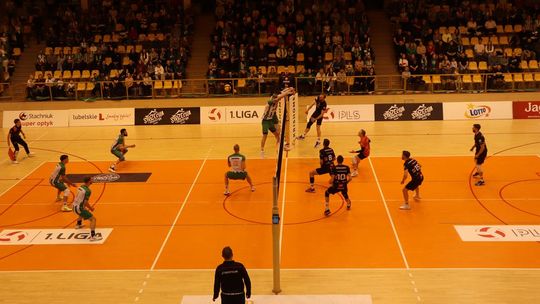 Przerwali passę lidera. Niepokonany dotąd ChKS Chełm uległ KKS-owi Mickiewicz Kluczbork [ZDJĘCIA]