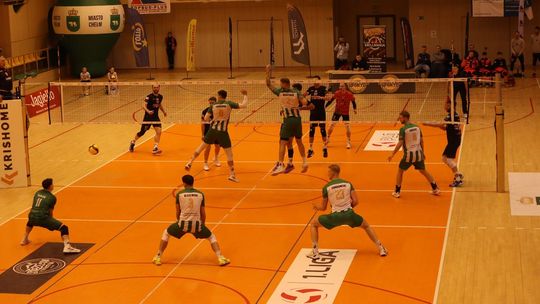 Przerwali passę lidera. Niepokonany dotąd ChKS Chełm uległ KKS-owi Mickiewicz Kluczbork [ZDJĘCIA]