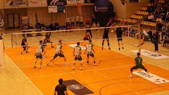 Przerwali passę lidera. Niepokonany dotąd ChKS Chełm uległ KKS-owi Mickiewicz Kluczbork [ZDJĘCIA]