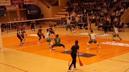 Przerwali passę lidera. Niepokonany dotąd ChKS Chełm uległ KKS-owi Mickiewicz Kluczbork [ZDJĘCIA]
