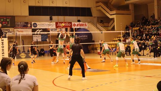 Przerwali passę lidera. Niepokonany dotąd ChKS Chełm uległ KKS-owi Mickiewicz Kluczbork [ZDJĘCIA]