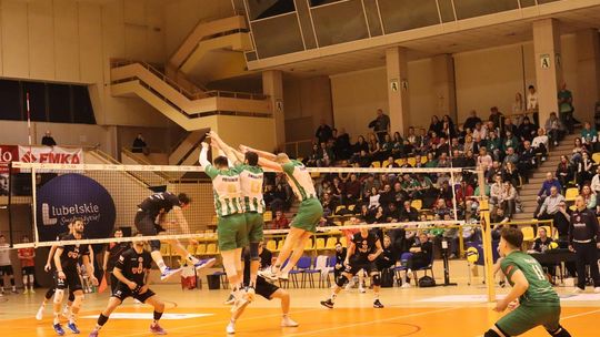 Przerwali passę lidera. Niepokonany dotąd ChKS Chełm uległ KKS-owi Mickiewicz Kluczbork [ZDJĘCIA]