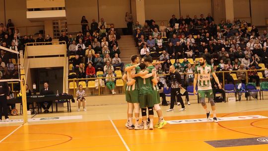 Przerwali passę lidera. Niepokonany dotąd ChKS Chełm uległ KKS-owi Mickiewicz Kluczbork [ZDJĘCIA]