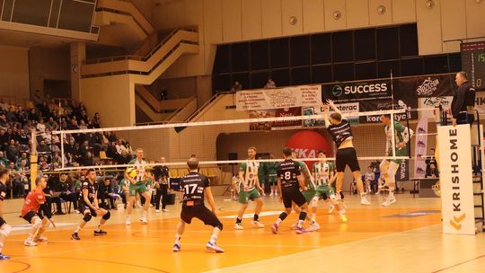 Przerwali passę lidera. Niepokonany dotąd ChKS Chełm uległ KKS-owi Mickiewicz Kluczbork [ZDJĘCIA]