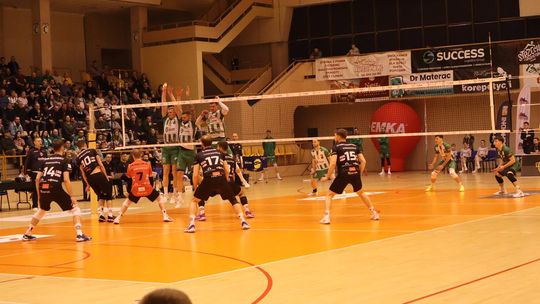 Przerwali passę lidera. Niepokonany dotąd ChKS Chełm uległ KKS-owi Mickiewicz Kluczbork [ZDJĘCIA]