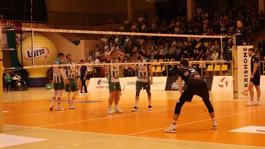 Przerwali passę lidera. Niepokonany dotąd ChKS Chełm uległ KKS-owi Mickiewicz Kluczbork [ZDJĘCIA]