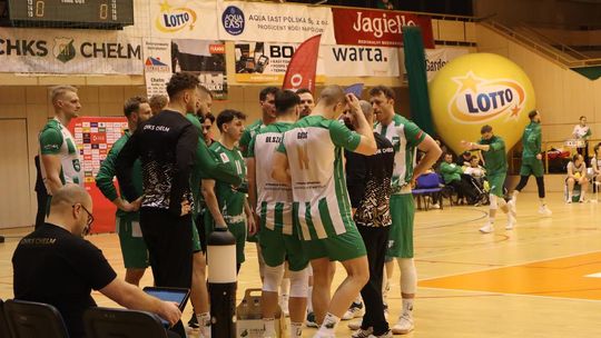 Przerwali passę lidera. Niepokonany dotąd ChKS Chełm uległ KKS-owi Mickiewicz Kluczbork [ZDJĘCIA]
