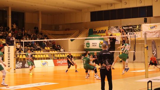 Przerwali passę lidera. Niepokonany dotąd ChKS Chełm uległ KKS-owi Mickiewicz Kluczbork [ZDJĘCIA]