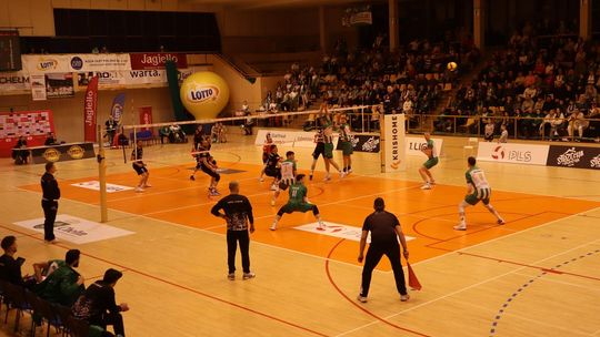 Przerwali passę lidera. Niepokonany dotąd ChKS Chełm uległ KKS-owi Mickiewicz Kluczbork [ZDJĘCIA]