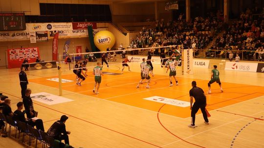 Przerwali passę lidera. Niepokonany dotąd ChKS Chełm uległ KKS-owi Mickiewicz Kluczbork [ZDJĘCIA]