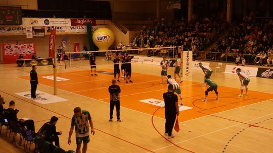 Przerwali passę lidera. Niepokonany dotąd ChKS Chełm uległ KKS-owi Mickiewicz Kluczbork [ZDJĘCIA]