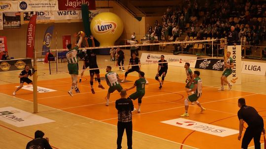 Przerwali passę lidera. Niepokonany dotąd ChKS Chełm uległ KKS-owi Mickiewicz Kluczbork [ZDJĘCIA]