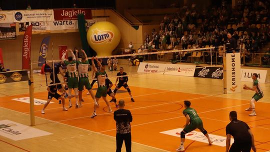 Przerwali passę lidera. Niepokonany dotąd ChKS Chełm uległ KKS-owi Mickiewicz Kluczbork [ZDJĘCIA]