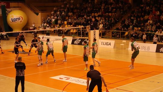 Przerwali passę lidera. Niepokonany dotąd ChKS Chełm uległ KKS-owi Mickiewicz Kluczbork [ZDJĘCIA]