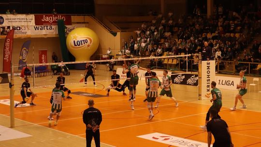 Przerwali passę lidera. Niepokonany dotąd ChKS Chełm uległ KKS-owi Mickiewicz Kluczbork [ZDJĘCIA]